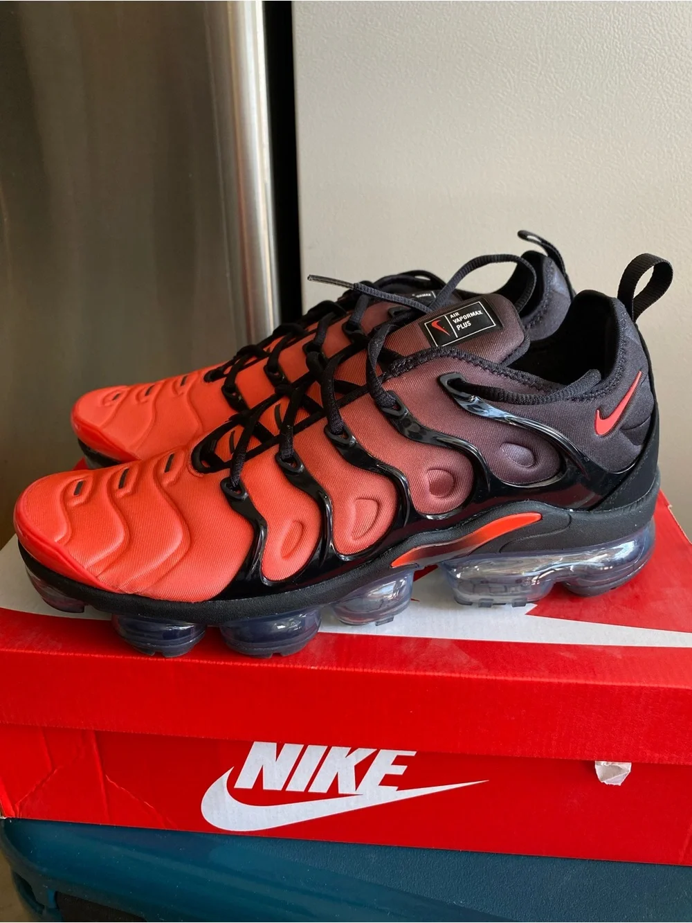 Nike Air VaporMax Plus 'Black Crimson Gradient'